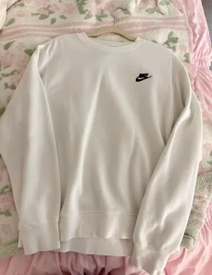 White Nike sweatshirt thumbnail 1