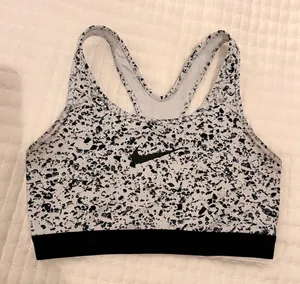 Nike sports bra thumbnail 1