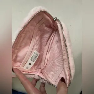 Lululemon NWT Everywhere Belt Bag Plush Fleece Strawberry Milkshake Pink 1L thumbnail 10