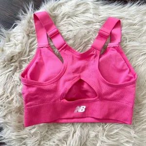 NWOT Pink New Balance seamless cropped sports bra Size M thumbnail 3
