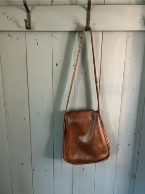Vintage 1970’s Dark Brown Leather Shoulder Saddle Bag with Front Pockets - EUC thumbnail 2