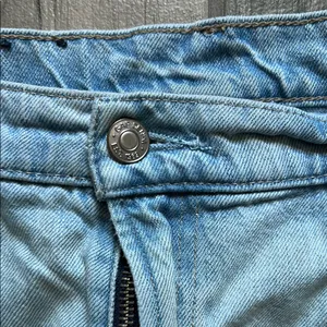 GAP Classic Blue High-Rise Mom Jeans thumbnail 3