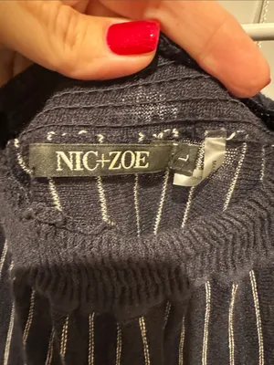 NIC+ZOE Navy and White Striped Long Sleeve Scoop Neck Top. PTP 22-24. Length 29 thumbnail 2