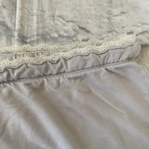 Victoria’s Secret women M soft and smoothe pajama pants w/lace trim waist grey thumbnail 4