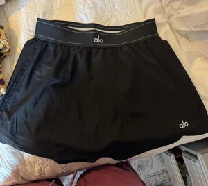 ALO Yoga Black Women's Athletic Skort with Logo Waistband thumbnail 1