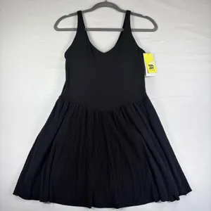 All in Motion Black Pleated Active Dress‎ V-Neck Built-in Shorts Pockets Small thumbnail 2