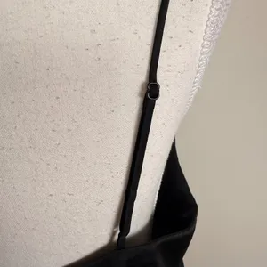 Wilfred Aritzia‎ Black Satin Peplum Camisole Cropped Top Womens Size M thumbnail 5
