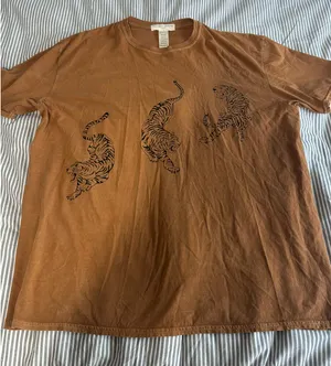 Urban Outfitters Tee Oversized thumbnail 1