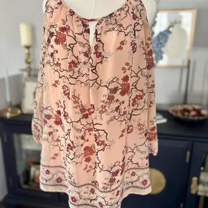 Max Edition Sz Medium Coral Floral Keyhole Front Cold Shoulder Boho Tunic Top thumbnail 5