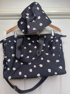 NWOT Alice + Olivia Black Daisy Print Weekender tote bag and matching hat thumbnail 2