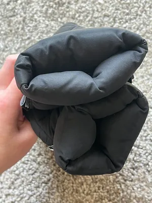 Aritzia Superpuff Mitten Climatte Black Excellent Condition Size Small/Medium thumbnail 5