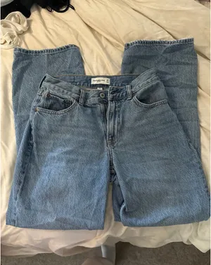 Abercrombie Curve Love Slouchy Jean Mid Rise thumbnail 4