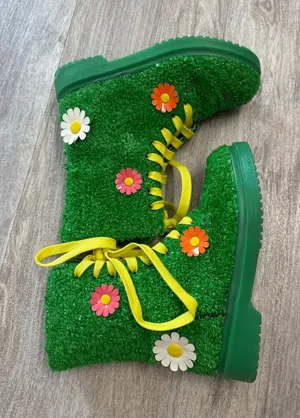 Doll Kills Delia's It's Always Greener Faux Daisy Flower Combat Boots Womens 6M thumbnail 1