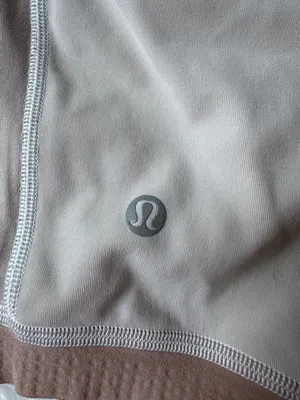 Lululemon Morning Match Short 3.5" Size 8 (RARE ITEM ESP IN THIS COLOR) thumbnail 3