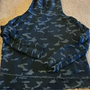 Generation Love Women’s Burnout Distressed Camouflage Hooded Sweatshirt Size S thumbnail 7