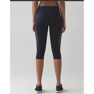 Lululemon Reveal Crop 15"‎ in Midnight Navy Blue size 8 No Flaws thumbnail 8