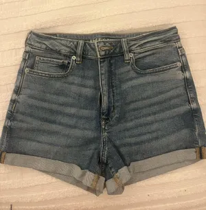 American Eagle Shorts Outfitters thumbnail 1