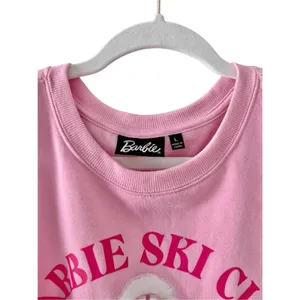 Barbie Sweatshirt Ski Club 1959 Size Large Pink Crewneck‎ Graphic Cropped NEW thumbnail 5