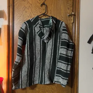 Striped Hoodie Multiple Size XL thumbnail 3
