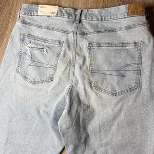 American Eagle Curvy Mom Jeans | Super High Rise | Light Wash Size 18 thumbnail 13