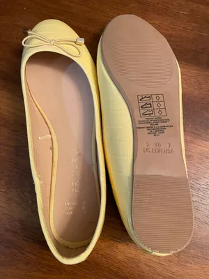 Never Worn Yellow Flats thumbnail 2
