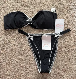 Dippin' Daisy's Bikini thumbnail 1
