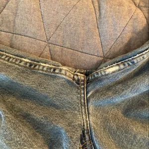 Vintage Levi's 550 90s Women’s 100% Cotton Rigid Denim Jeans - Size 14 Short thumbnail 5