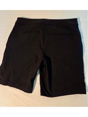 IZOD Women’s Bermuda Golf Walking Shorts Stretch Black Size 6 W-203 thumbnail 3