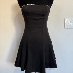 Musera Strapless Black & White Fit-and-Flare Dress | Size Small thumbnail 2