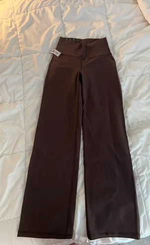 Aritzia Yoga Pants thumbnail 3