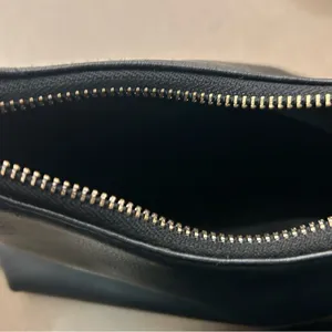 Madden NYC Elegant Black Bag with Gold Zipper-preowned thumbnail 10