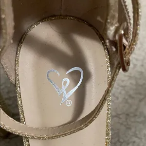 Elegant Gold Lulus Women's Heels thumbnail 2