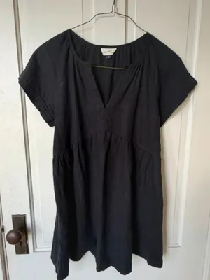 Universal Thread Black Linen Short Sleeve V-Neck Babydoll Dress with pockets thumbnail 2