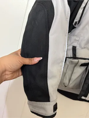Pre-owned L.A. Idol black skinny jeans in good condition. Features a faded black thumbnail 11