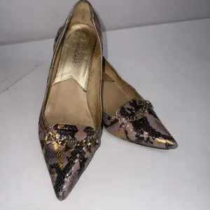 Michael‎ Kors Heels Snake Skin Leather 2" Kitten Heels MK Logo Chain Women's 8M thumbnail 2