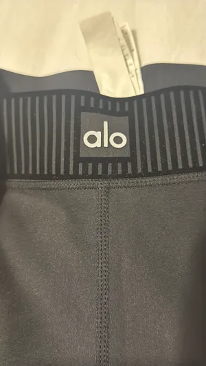 Alo Yoga Leggings thumbnail 6
