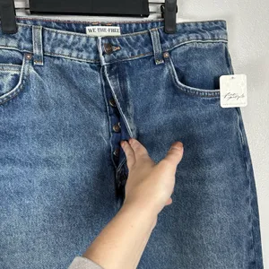 NEW‎ We The Free People Deep Trance Mid Rise Dropped Boyfriend Jeans Size 32Long thumbnail 3