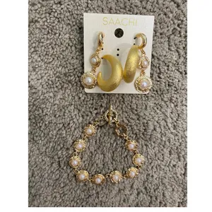 Saachi Gold Tone Pearl Charm Bracelet Statement Earring Jewelry Set thumbnail 2