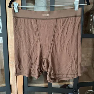 SKIMS modal Ribbed boxers boyfriend jasper high waisted shorts lounge logo thumbnail 2