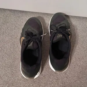 NikeCourt Air Zoom Vapor Pro Black & Gold Women’s Tennis Shoes thumbnail 7
