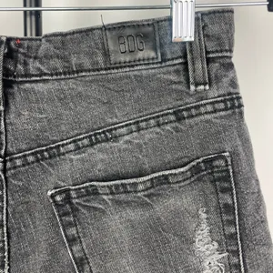 Urban Outfitters BDG Distressed Washed‎ Black Girlfriend High Rise Denim Shorts thumbnail 4