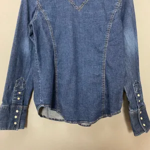 Vintage Gap Western Shirt Denim Look Stretch Women Size Medium Blue Pearl Snaps thumbnail 6