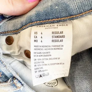 American Eagle Womens Light Wash Distressed Classic 90s Baggy Jean Size 4R thumbnail 6