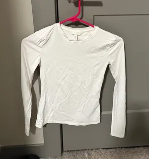 H&M athletic long sleeve thumbnail 1