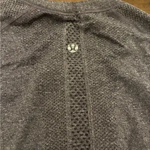 Lululemon Swiftly Tech Long Sleeve Shirt Top Women’s 6 Gray Thumb Holes thumbnail 4