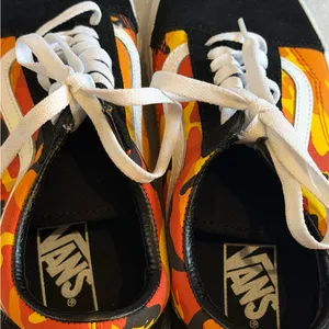 Vans OLD SKOOL POP CAMO ORANGE and Black Shoe Size Label Close-Up UNISEX thumbnail 6