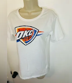 OKC Ultra Game NBA Soft Vintage Distressed Graphics Women’s Tee Size M thumbnail 4