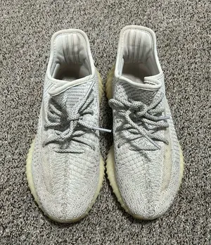 Yeezy Boost thumbnail 1