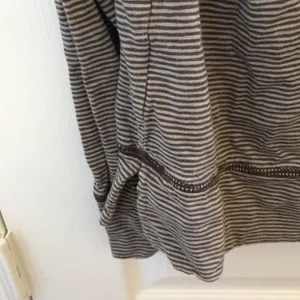 FINAL MARKDOWN Unique Converse Hoodie (S) thumbnail 4