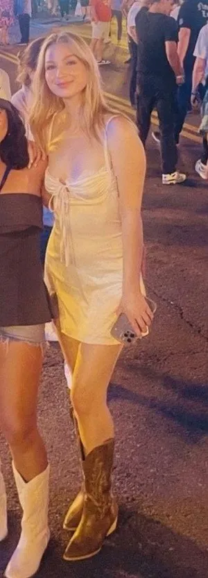 White lace dress Size XS thumbnail 1